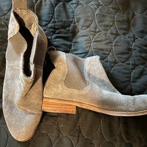 Toms ankle boots, Gray Suede, Size 7